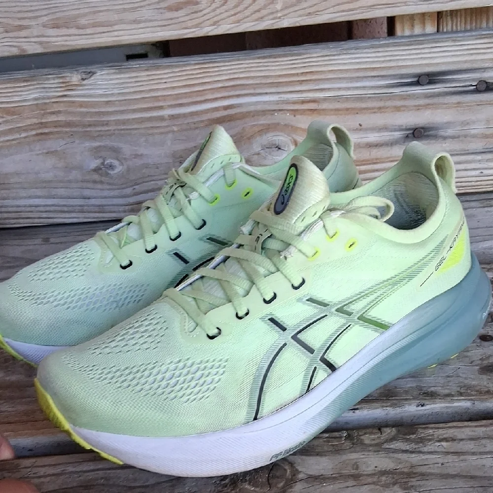 ASICS Women's Gel-Kayano Light Yellow Running Shoes - Picture 2 of 12